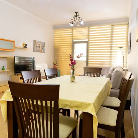 Lakeside Cane Apartman Tirana